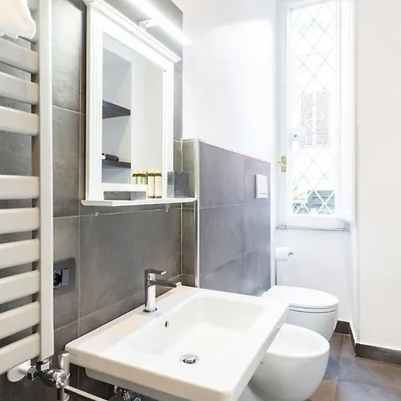 102 Vaticano 2* Róma