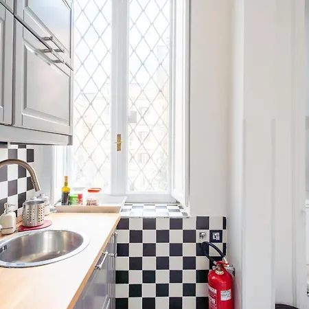 102 Vaticano בית הארחה 2*