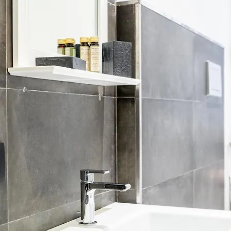 102 Vaticano בית הארחה 2*